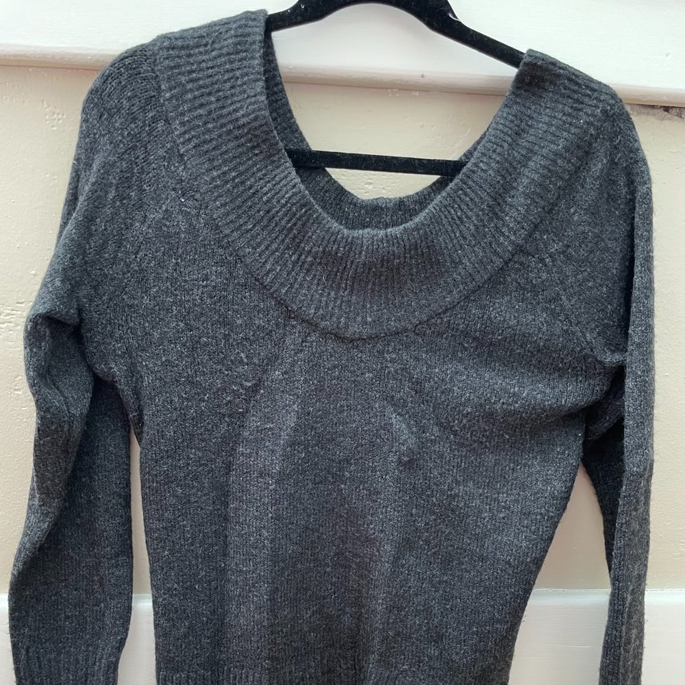 Off shoulder v neck sweater
